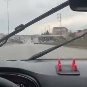 In my 2004 Clio Mk2 1.5 DCi, there are problems with the indicators, hazard warnings, wipers, windows, and restarting – along with a clicking sound – but only for the first few minutes after starting the engine.