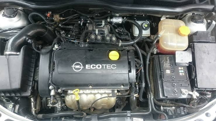Opel Astra H Caravan Yakıt Filtresi Değişimi Rehberi