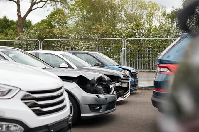 Park halindeki araca carpma